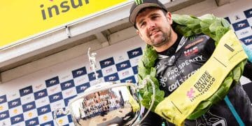 Isle of Man TT: Michael Dunlop atingiu 33.ª vitória com novo recorde na Supertwin