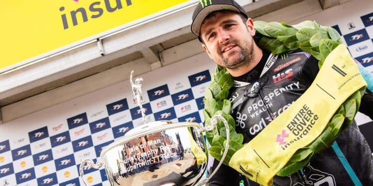 Isle of Man TT: Michael Dunlop atingiu 33.ª vitória com novo recorde na Supertwin
