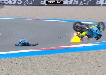 Vídeo: Assustador! Queda mostruosa de Ai Ogura vale bandeira vermelha e Aprilia RS-GP em chamas