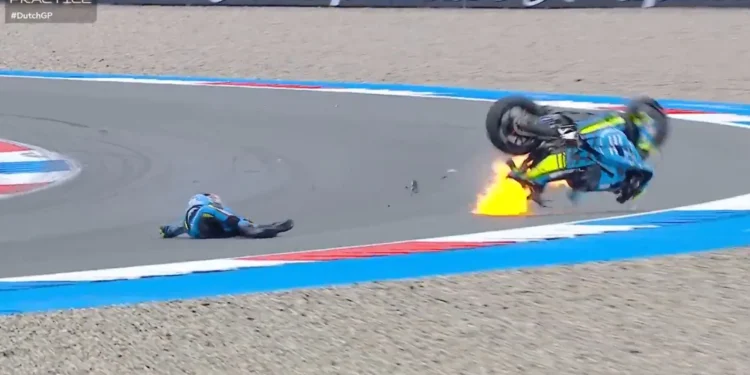 Vídeo: Assustador! Queda mostruosa de Ai Ogura vale bandeira vermelha e Aprilia RS-GP em chamas