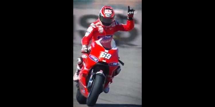 Vídeo: Recorde o final do GP de Aragão em 2010, onde o falecido Nicky Hayden bateu Jorge Lorenzo para chegar ao pódio mesmo no final