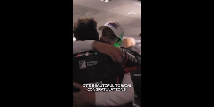 Humor e provocação: Marco Bezzecchi brinca com Aleix Espargaró após vencer em Silverstone: ‘Agora já tenho mais vitórias que tu’, com vídeo