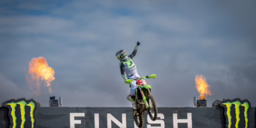 Romain Febvre vence MXGP da Grã-Bretanha, onde Glenn Coldenhoff se estreou a vencer com a Fantic