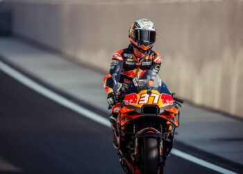 O sonho de Pedro Acosta com a Ducati desmoronado? A revolução nas corridas da Bajaj abala o futuro da KTM na MotoGP.