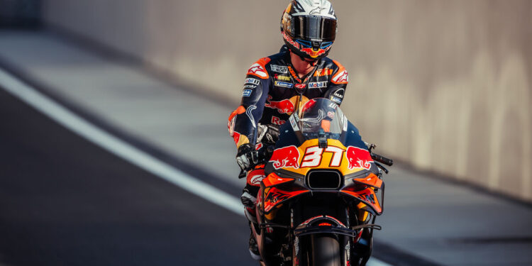 O sonho de Pedro Acosta com a Ducati desmoronado? A revolução nas corridas da Bajaj abala o futuro da KTM na MotoGP.