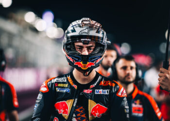 A Determinação Ardente de Pedro Acosta: Lealdade à KTM, Ambições Inflexíveis e Revelações do Mercato