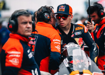 Tragédia no MotoGP: Pedro Acosta Critica Decisão de Prosseguir Corrida Após Morte de Jovem Piloto – “A Vida Está Acima da Corrida — O Espetáculo Tem de Parar!”