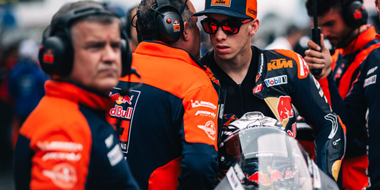 Tragédia no MotoGP: Pedro Acosta Critica Decisão de Prosseguir Corrida Após Morte de Jovem Piloto – “A Vida Está Acima da Corrida — O Espetáculo Tem de Parar!”