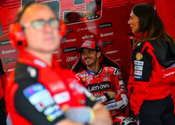 Loris Capirossi Expondo as Dificuldades de Bagnaia na MotoGP: Comparação com Stoner Gera Controvérsia