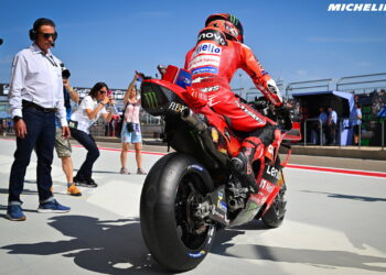 O Triunfo de Pecco Bagnaia: Valores Familiares e a Paixão pelo Motorsport Revelados em Entrevista Explosiva