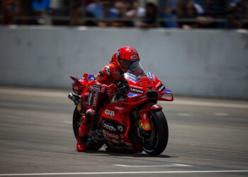 Marc Márquez Domina a MotoGP com Talento Explosivo – Análise Ousada de Loris Capirossi
