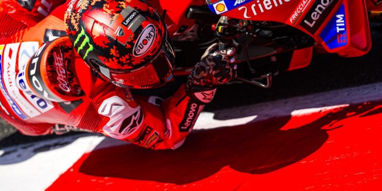 Loris Capirossi Libera Insights Apaixonados: As Lutas de Pecco, o Destino de Martín