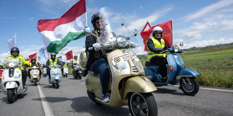 Vespa celebra 80 anos com a maior festa da sua história em Roma
