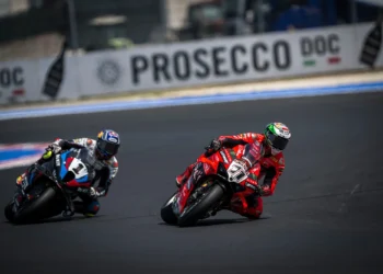 Bulega lidera em Donington