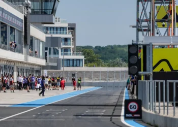 BMW ainda não decidiu pilotos para as SBK