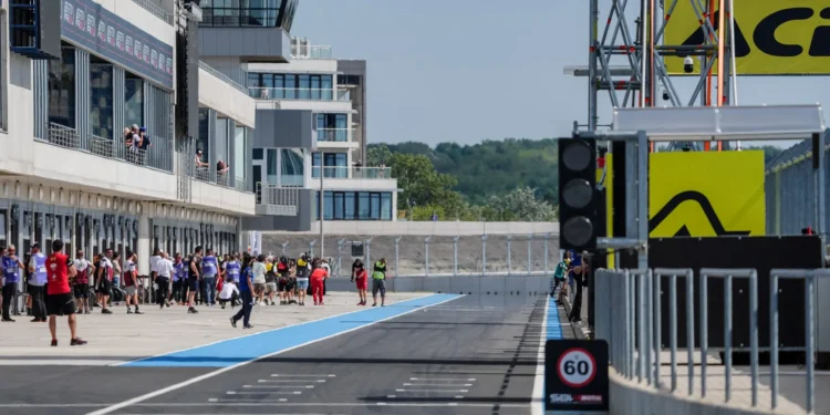 BMW ainda não decidiu pilotos para as SBK