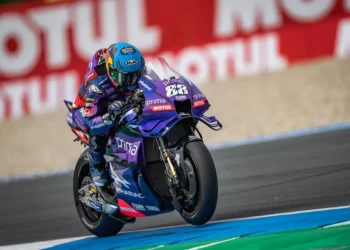 Miguel Oliveira termina dia em 17º