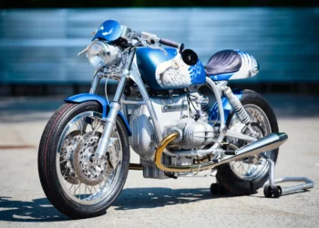 «Wings of Freedom»: A BMW R100 transformada em arte por Maxim Reality
