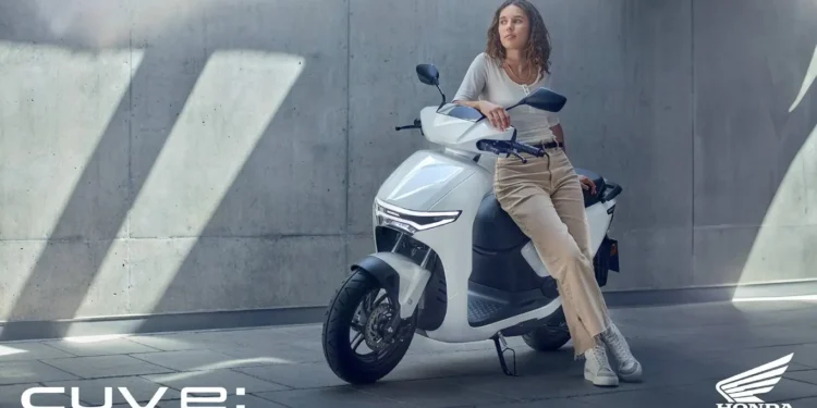 «Honda CUV e: electrifies urban streets with groundbreaking technology and a promise of sustainable freedom»
