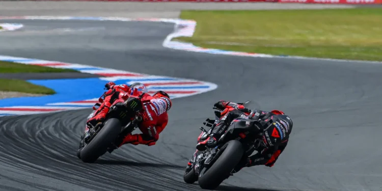 Marco Bezzecchi Triunfa com a Aprilia em Assen: Avanços Aerodinâmicos Impulsionam Sucesso no Pódio