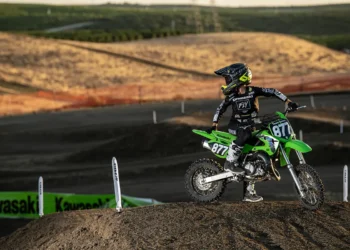 KX65 2026: O primeiro passo no motocross competitivo