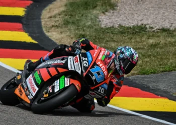 Vietti fecha primeiro dia com volta recorde