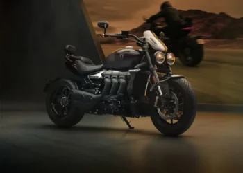 Triumph actualiza visuais das Modern Classics, Roadsters e Rocket 3 com novas cores de alto impacto para 2026
