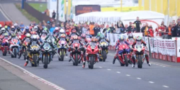 Michael Dunlop shatters history with record-breaking 32nd win, igniting Ireland’s road racing passion