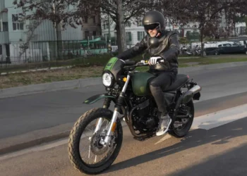 SWM Six Days 500 ABS: espírito clássico com alma aventureira