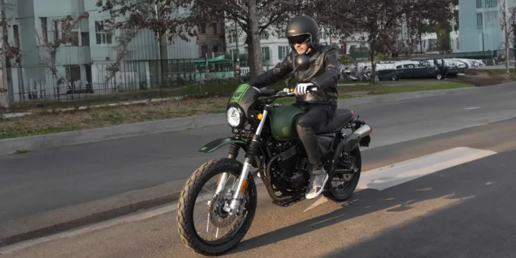 SWM Six Days 500 ABS: espírito clássico com alma aventureira