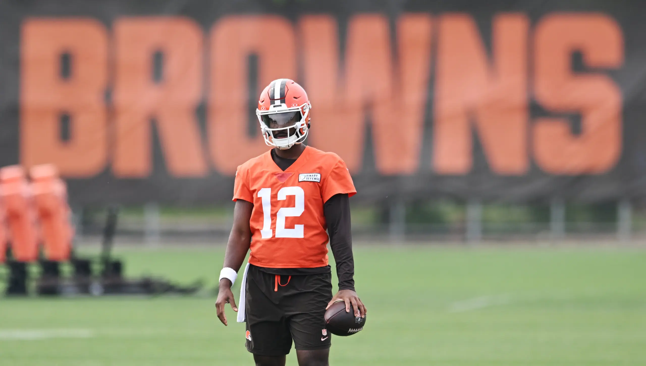 Shedeur Sanders faces stormy waters as Cleveland Browns' quarterback future  teeters on uncertainty and speculation - Motociclismo