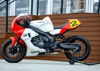 Wayne Rainey regressa às pistas com a Yamaha XSR900 GP Y-AMT 