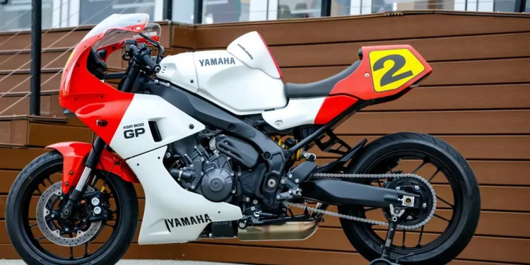 Wayne Rainey regressa às pistas com a Yamaha XSR900 GP Y-AMT 