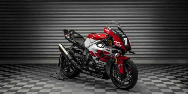 Energia Explosiva: YART Lança a Livery de Aniversário da Yamaha com uma Blitz Vermelha e Branca