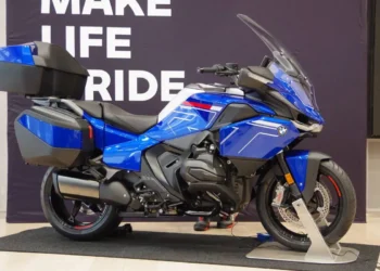 BMW apresenta oficialmente a R1300RT no mercado japonês