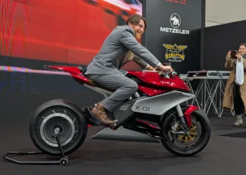 O boom das motos elétricas continua, mas quem vai realmente vingar?