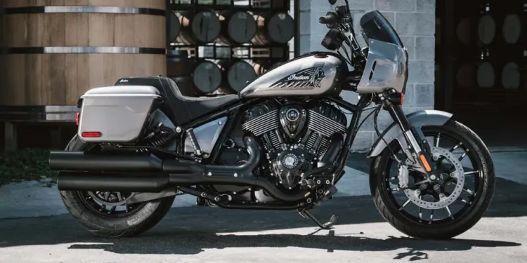 Uma moto, uma guitarra e dezenas de lendas: o tributo visual de Indian Motorcycle a Black Sabbath