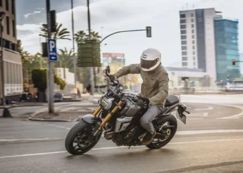 Suzuki GSX-8T ao detalhe: Saiba e veja tudo sobre esta elegante, robusta e tecnológica neo-retro