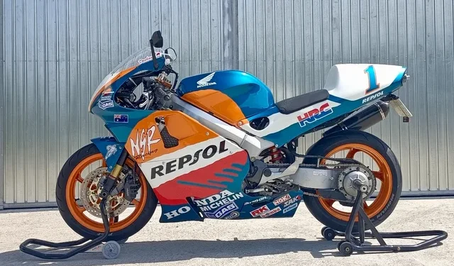 Exemplar único: Réplica espanhola da Honda VFR inspirada na lendária moto de Mick Doohan está à venda, e é uma verdadeira preciosidade