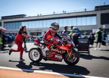 A Luta de Álvaro Bautista: Fúria Contra Regulamentos Injustos e o Peso que o Prejudica em Pista