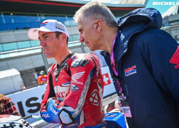 Regresso Corajoso de Aleix Espargaró: Como a Família Alimenta a Sua Luta Contra Lesões Devastadoras