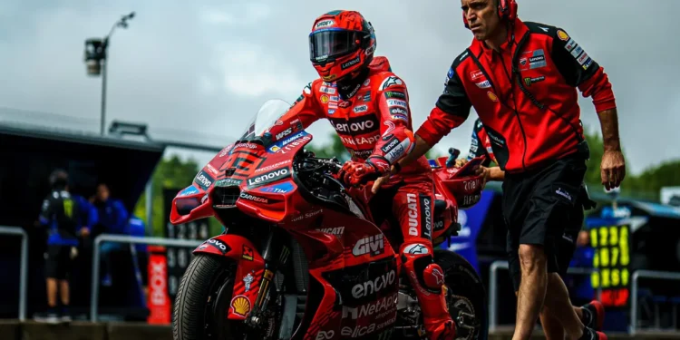 Márquez Conquista Treinos na Áustria mas Admite que o Ritmo Alucinante de Bagnaia Pode Roubar-lhe a Vitória – “Começámos Fortes, Mas o Pecco é o Rei da Velocidade!”