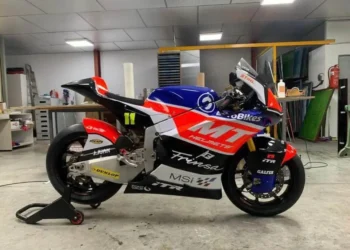 Uma moto do Mundial de Moto2, Triumph, está à venda em Espanha