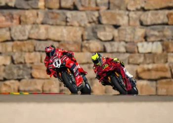Bulega luta por confiança na Panigale V4 enquanto testes da Ducati em Aragão acendem esperanças de futuros triunfos