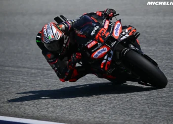 Marco Bezzecchi Surpreende em Spielberg: Estrela Italiana Conquista Pole Enquanto Marc Márquez Cai na Áustria