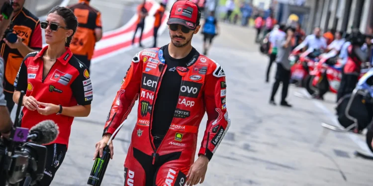 As Lutas Dilacerantes de Pecco Bagnaia no MotoGP: Estará o Seu Sonho de Campeonato a Desmoronar?