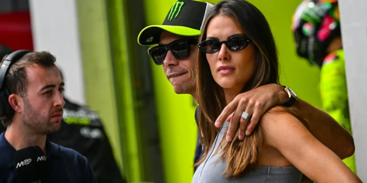 A chocante ausência de Valentino Rossi no Desfile das Lendas do MotoGP em Spielberg gera teorias e controvérsia