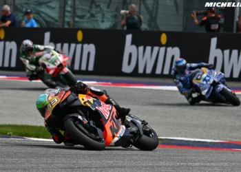 Brad Binder Desafia as Probabilidades no MotoGP da Áustria: Sem asa dianteira, Mas Com Uma Recuperação Brilhante!