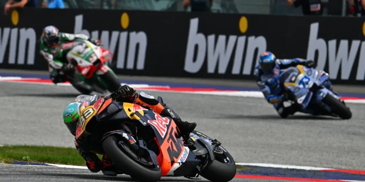 Brad Binder Desafia as Probabilidades no MotoGP da Áustria: Sem asa dianteira, Mas Com Uma Recuperação Brilhante!