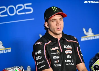 O mistério chocante da Aprilia: a corrida emocionante de Bezzecchi arruinada por um problema inexplicável no MotoGP!